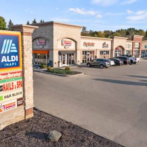 Hartford-Shops—Hartford,-WI